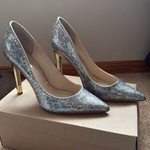 Guess Gold/Silver Pointed Toe Heels Sz 9